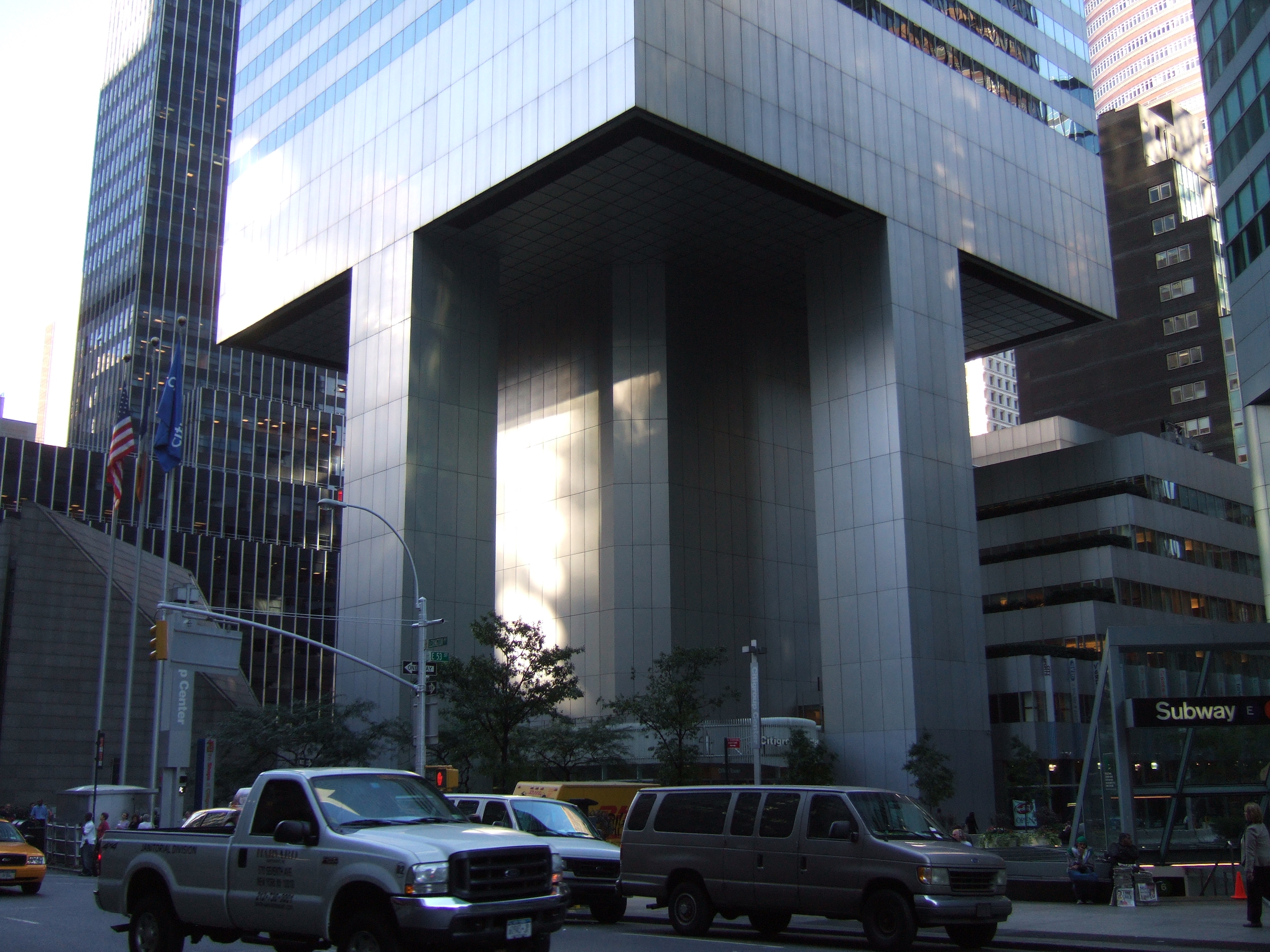 The pillars of 601 Lexington Avenue